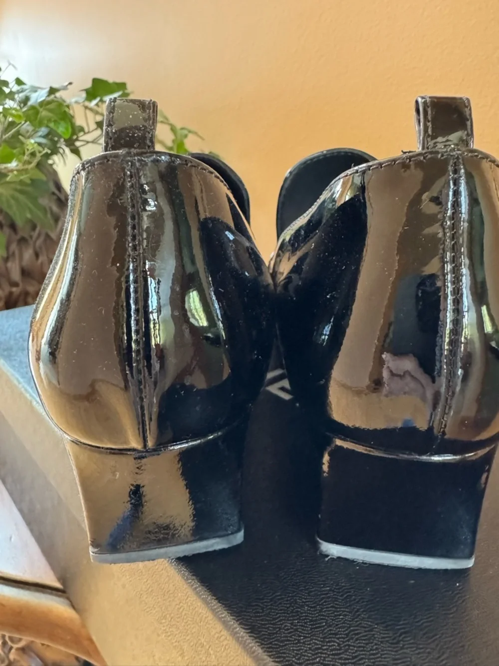 CHANEL Black Patent Leather Women's Loafers with CC Logo - Picture 5 of 9
